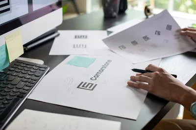 Logo Design Agentur Oberösterreich – Skizzen und Entwürfe für Unternehmenslogos