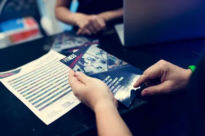 Flyer Design und Folder – professionelle Drucksachen für Werbung und Events